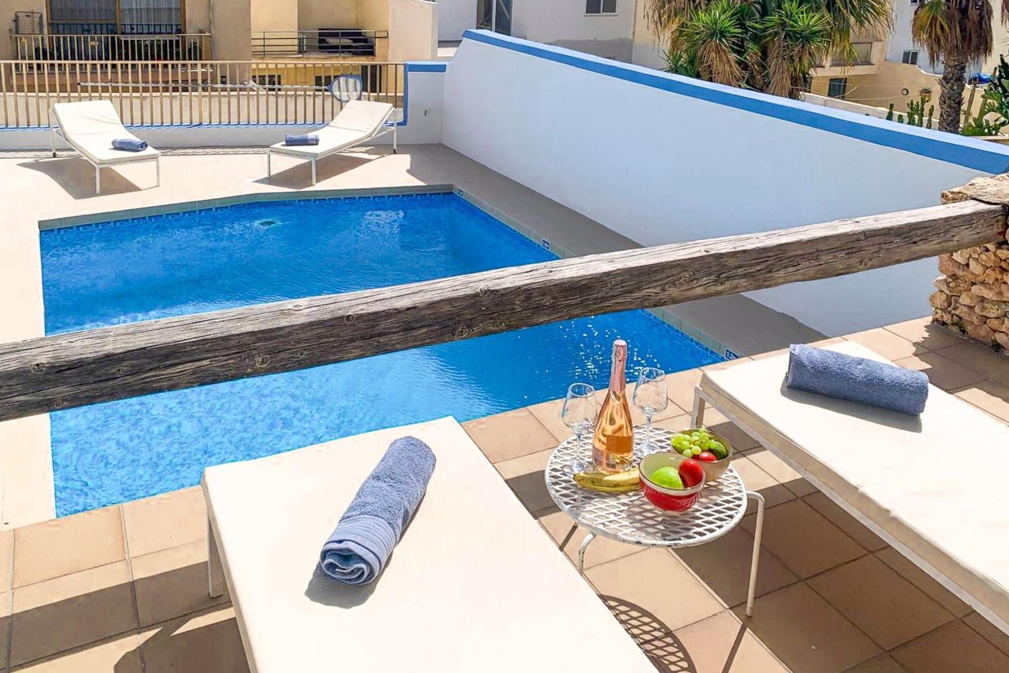 Pool & Sea Merill Apartments Мелліха Екстер'єр фото