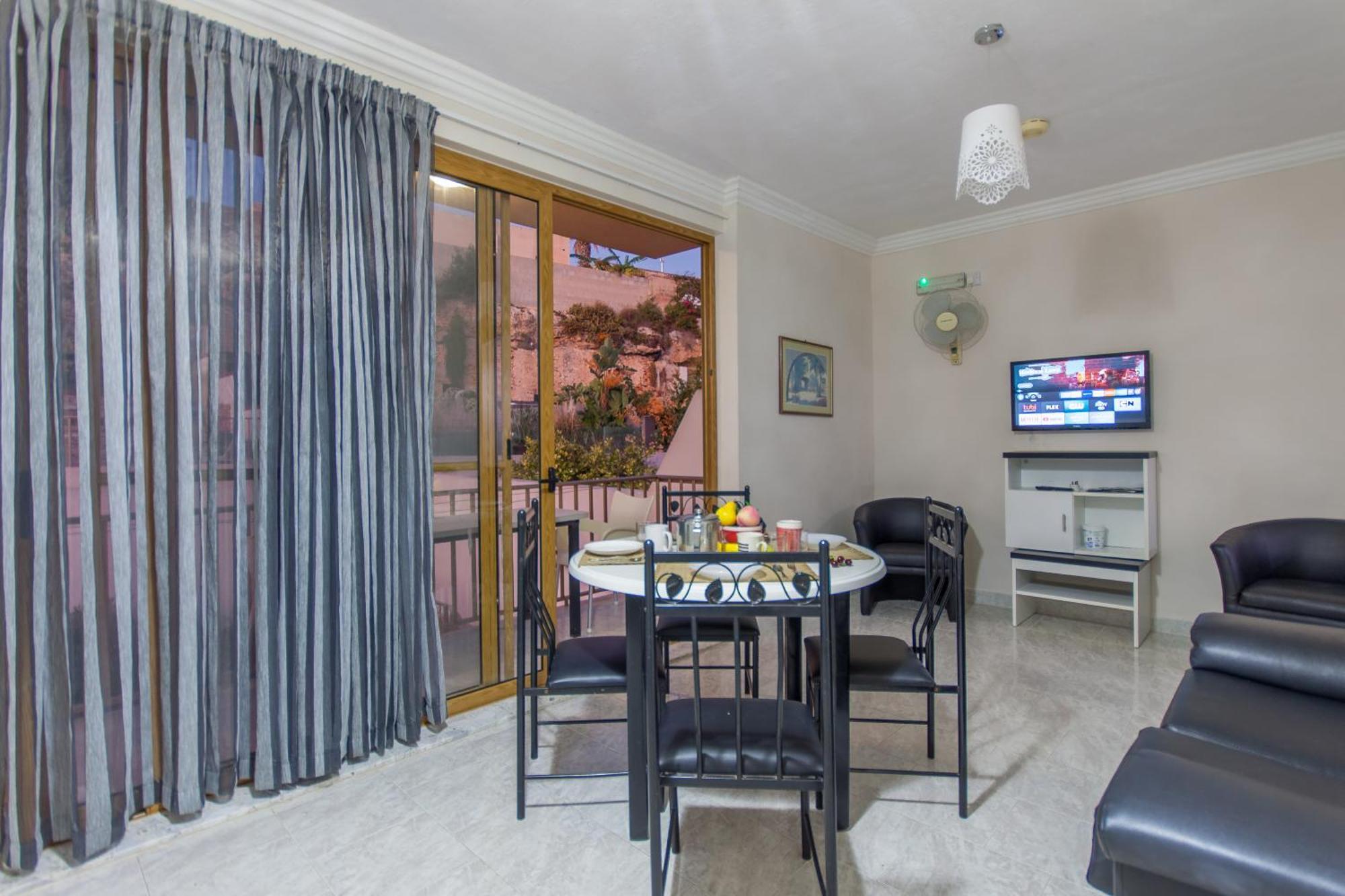 Pool & Sea Merill Apartments Мелліха Номер фото