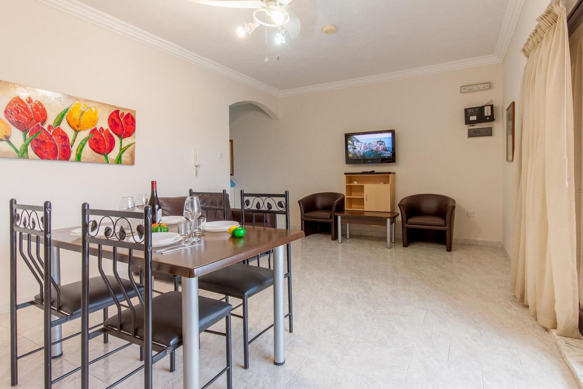 Pool & Sea Merill Apartments Мелліха Номер фото