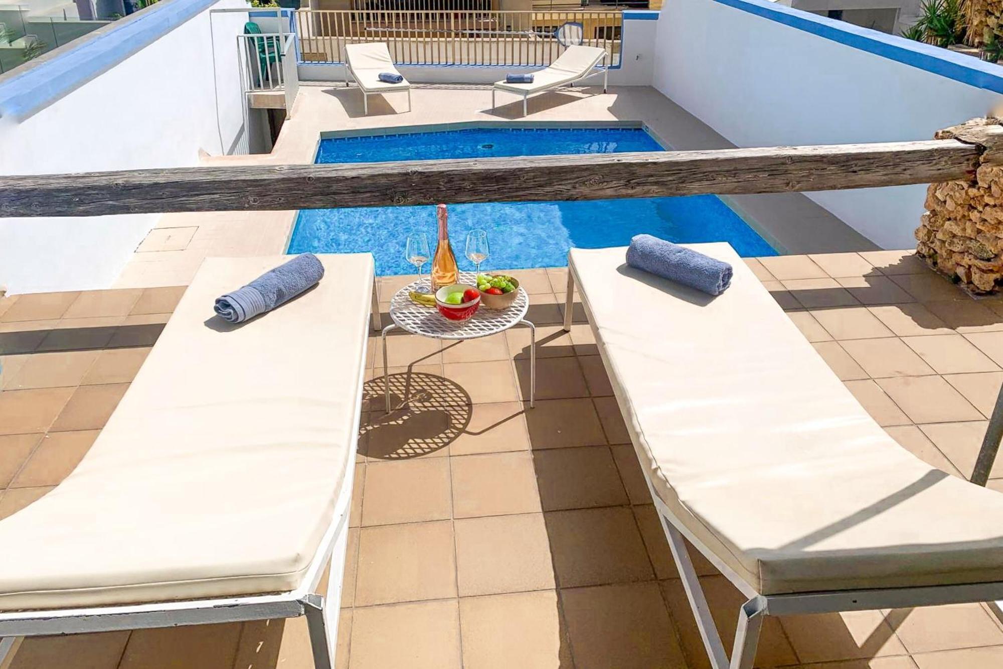 Pool & Sea Merill Apartments Мелліха Екстер'єр фото